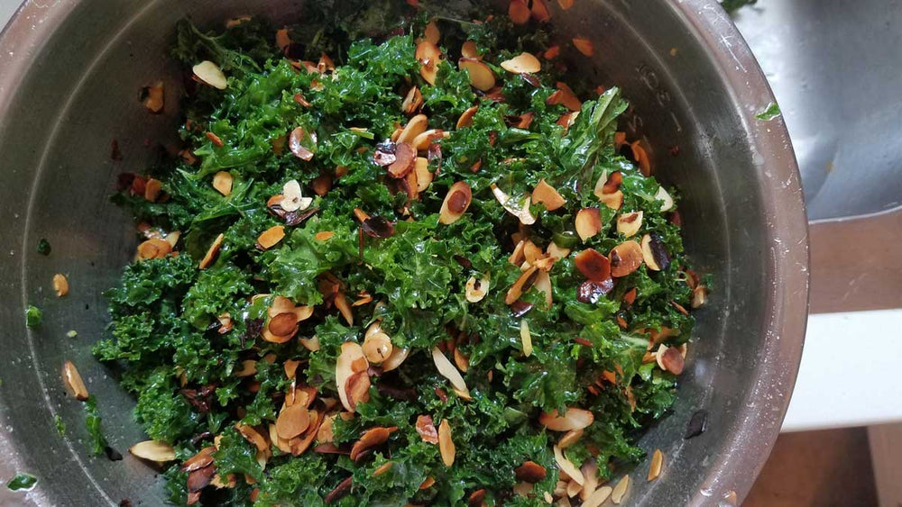 Vibrant Kale Salad with Toasted Almonds: A Healthy Delight