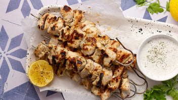 Low FODMAP Mediterranean Chicken Skewers with Tzatziki Sauce